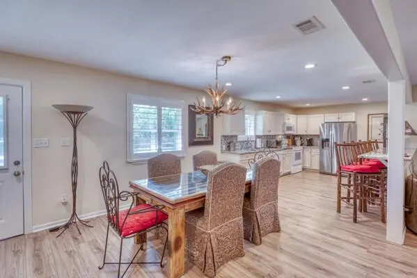 215 E McGee TRL, Kingsland, TX 78639