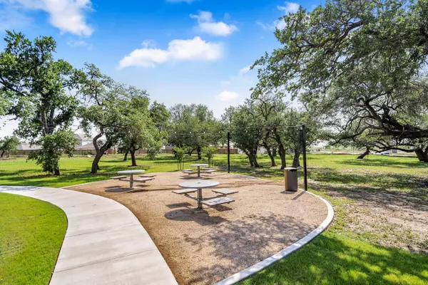 100 Captain Dooley LN, Jarrell, TX 76537