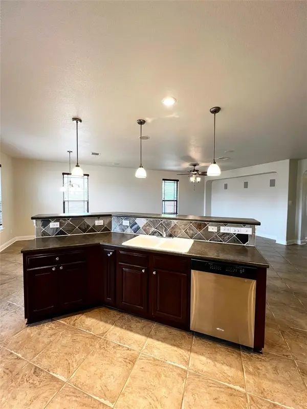 2009 Woodway DR, Leander, TX 78641
