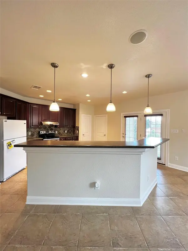 2009 Woodway DR, Leander, TX 78641