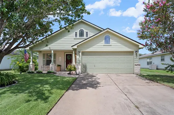 214 Jennifer LN, Bastrop, TX 78602
