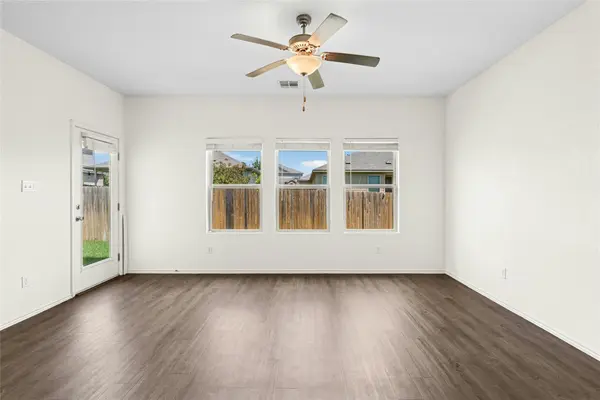 513 Circle WAY, Jarrell, TX 76537