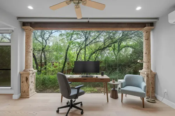 1000 Liberty Park DR #406, Austin, TX 78746