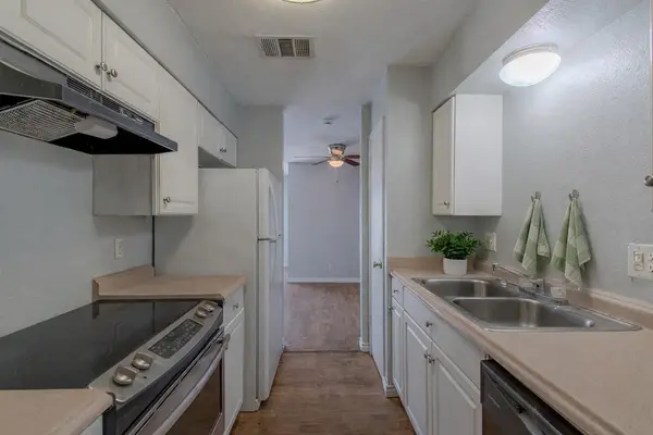 100 Uhland Road #2, San Marcos, TX 78666