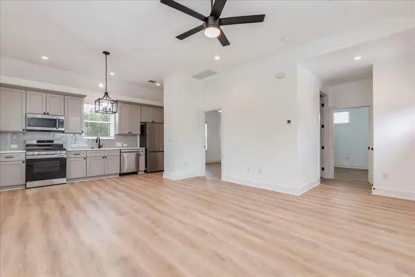 525 S Main ST, Kyle, TX 78640
