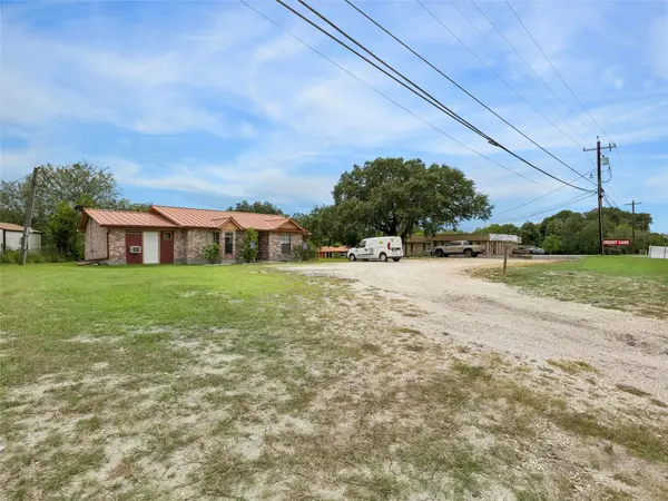 1103 N Sarah Dewitt DR N, Gonzales, TX 78629