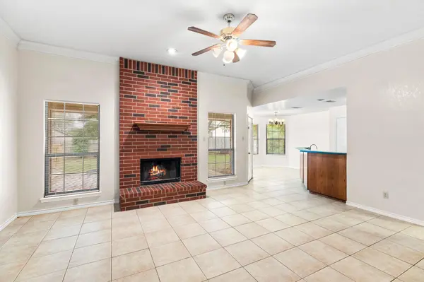 1502 Oak Knoll LN, Lockhart, TX 78644