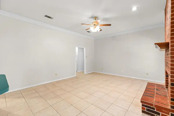 1502 Oak Knoll LN, Lockhart, TX 78644