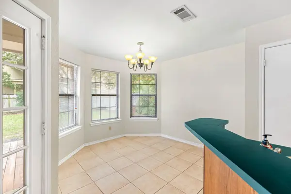 1502 Oak Knoll LN, Lockhart, TX 78644