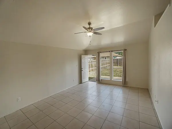 121 Shenandoah TRL, Elgin, TX 78621