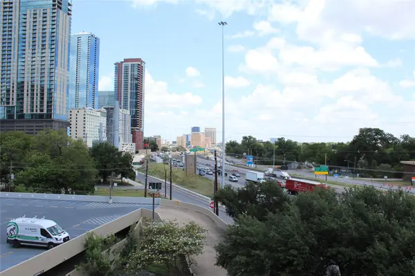 40 N INTERSTATE HIGHWAY 35 #6D2, Austin, TX 78701