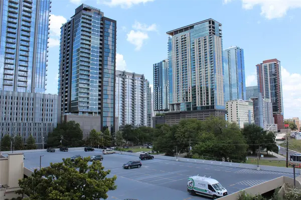 40 N INTERSTATE HIGHWAY 35 #6D2, Austin, TX 78701