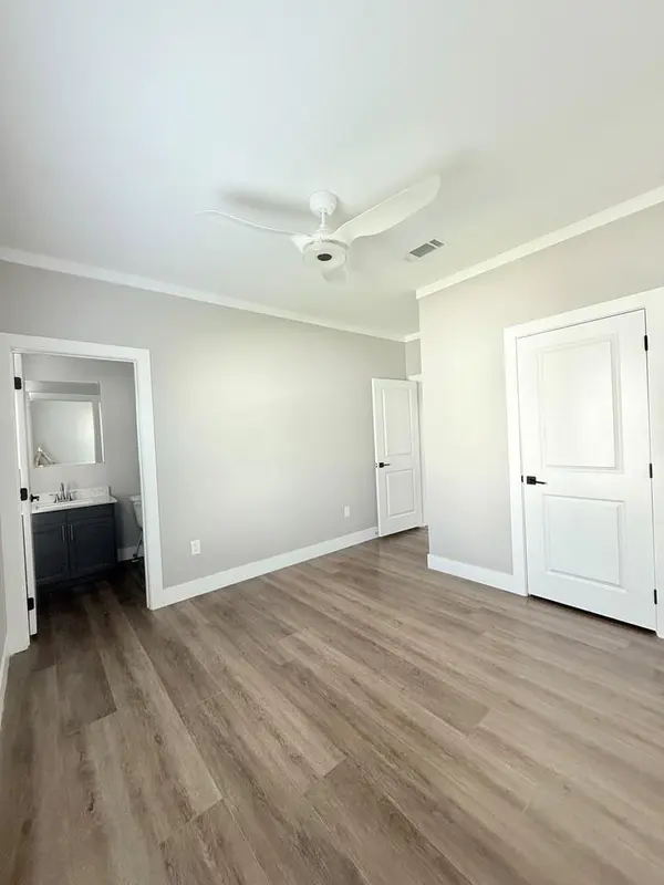 2031 Applewood DR, Lockhart, TX 78644
