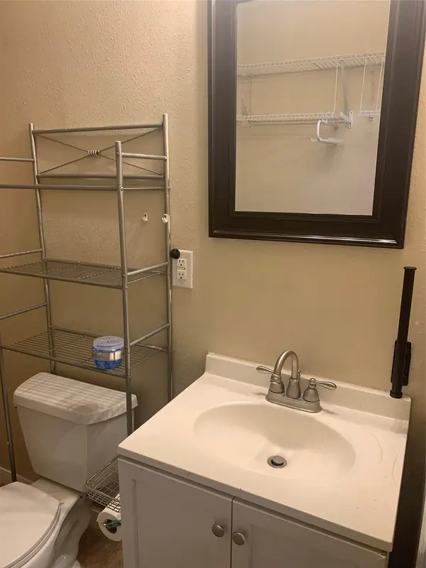 302 S Burleson ST #B, Kyle, TX 78640