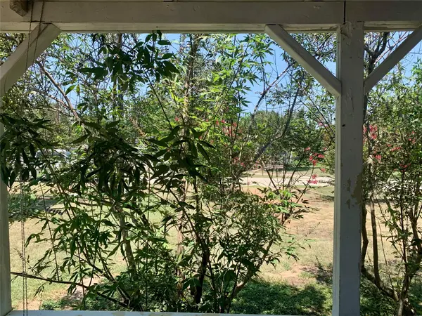 105 Tom Tom, Smithville, TX 78957
