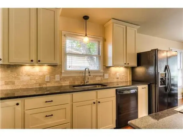 2111 W 10th ST, Austin, TX 78703
