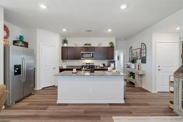 325 Doss DR, Rockdale, TX 76567