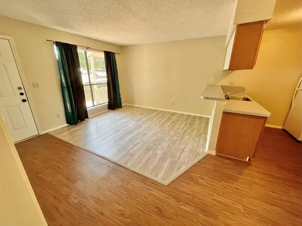 112 Hillside CV #B, Elgin, TX 78621