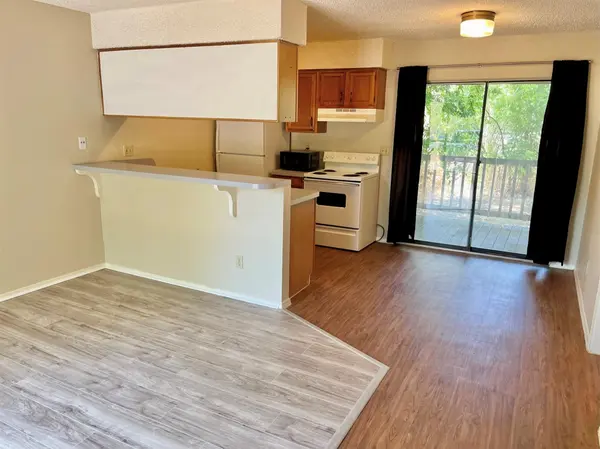 112 Hillside CV #B, Elgin, TX 78621