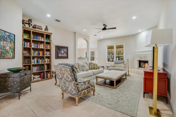 16 Serenade CIR, Wimberley, TX 78676
