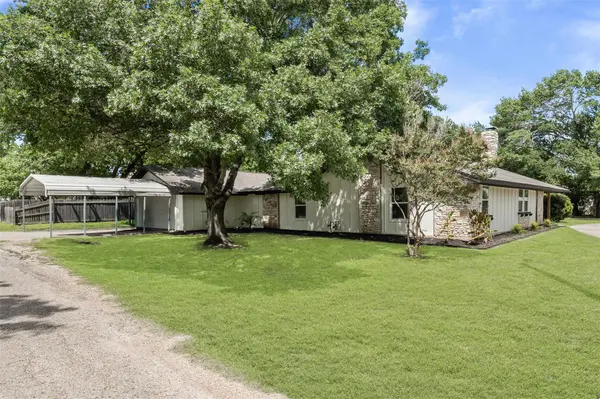 702 E Sandy LN, Little River Academy, TX 76554