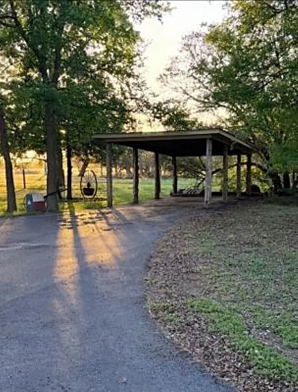 425 Willow Springs RD, Fayetteville, TX 78940