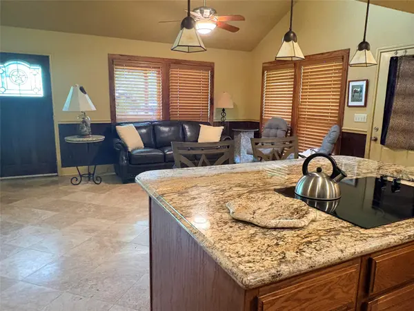 425 Willow Springs RD, Fayetteville, TX 78940