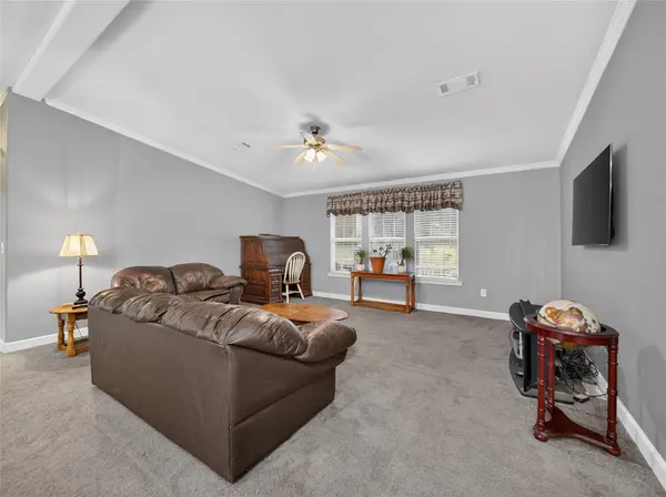 155 Hidden Oaks LOOP, Elgin, TX 78621
