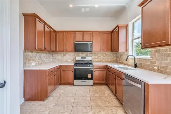 484 Travertine TRL, Buda, TX 78610