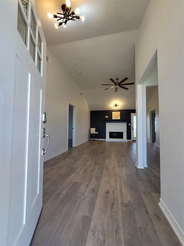 208 Newcastle DR, Red Rock, TX 78662