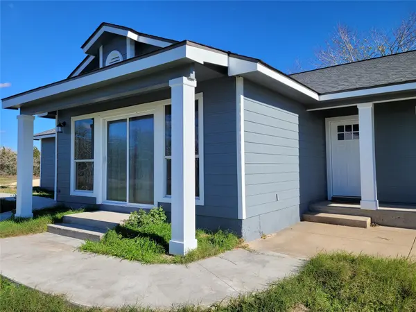 208 Newcastle DR, Red Rock, TX 78662