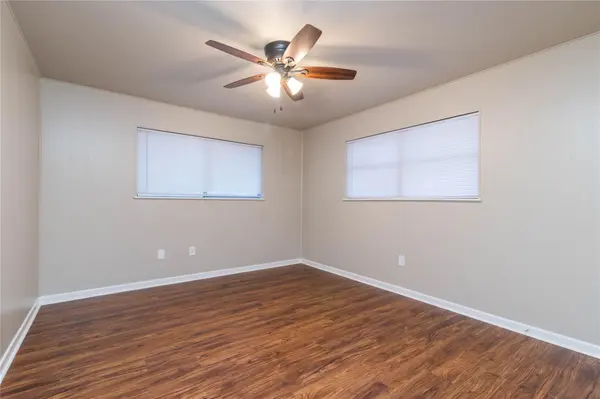 97 Peach ST, Luling, TX 78648