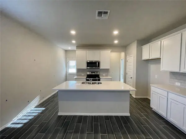 2445 Ayers DR, Seguin, TX 78155