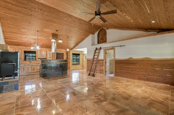218 Cardinal LOOP, Paige, TX 78659