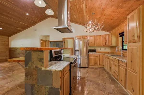 218 Cardinal LOOP, Paige, TX 78659