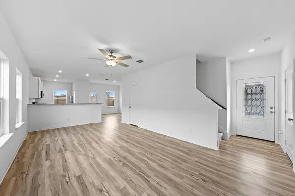 201 Paradise Canyon DR, Jarrell, TX 76537