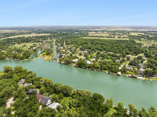 160 Lakeside DR, Seguin, TX 78155