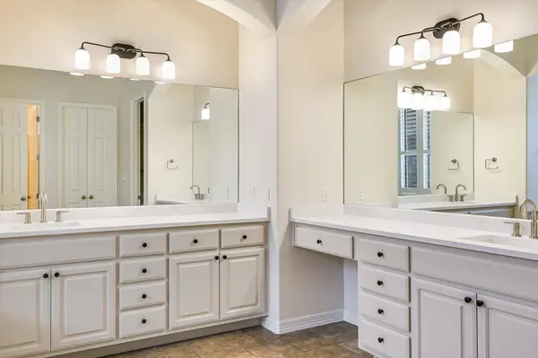 560 Aspen DR, Austin, TX 78737