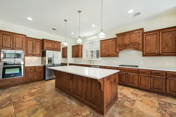 560 Aspen DR, Austin, TX 78737