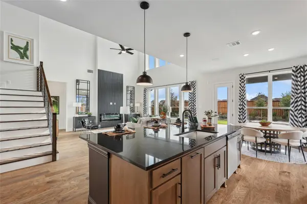 933 Landing LN, Leander, TX 78641
