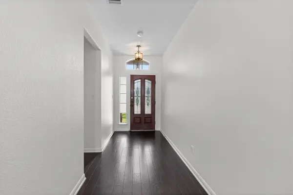 1049 Regency LN, Round Rock, TX 78665