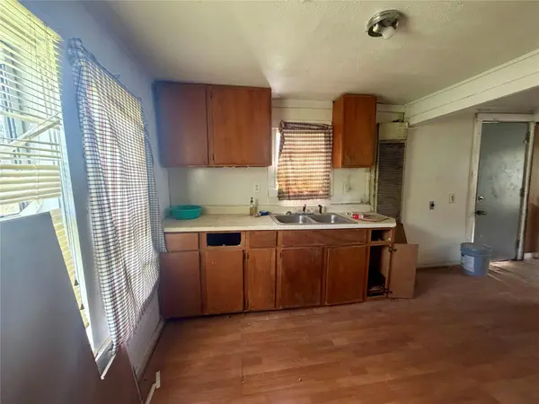 808 W Boundary ST, Giddings, TX 78942