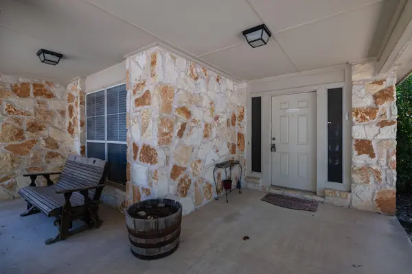 920 Flanagan DR, Leander, TX 78641