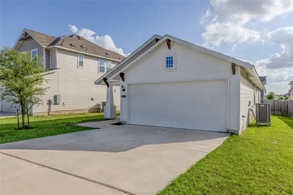 328 Black Opal DR, Jarrell, TX 76537