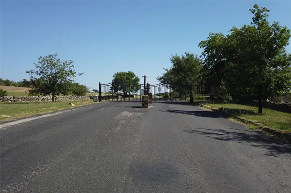 401 Exeter RD, Spicewood, TX 78669