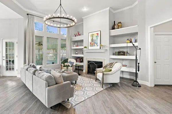 302 N Carriage Hills DR, Georgetown, TX 78626
