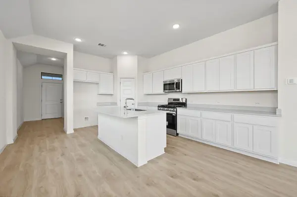 201 Hornet ST, Elgin, TX 78621