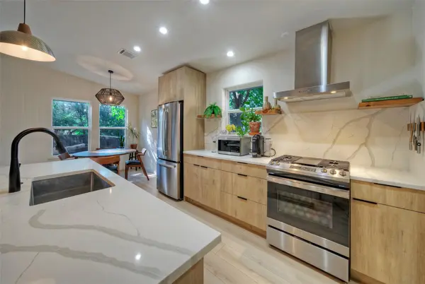 8406 Los Ranchos DR, Austin, TX 78749