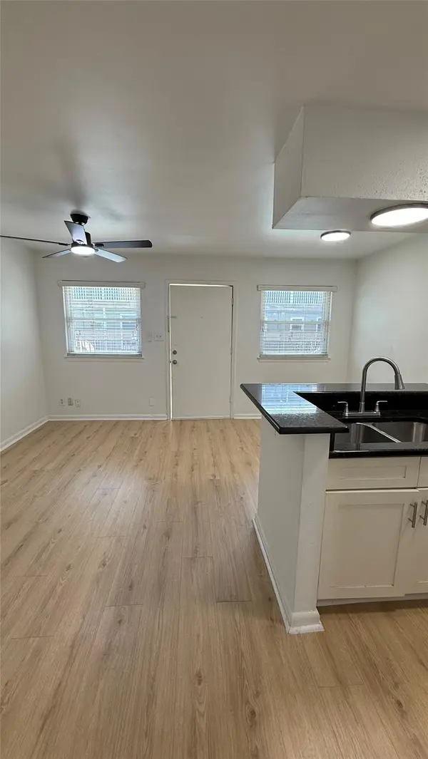 2401 Manor RD #126, Austin, TX 78722