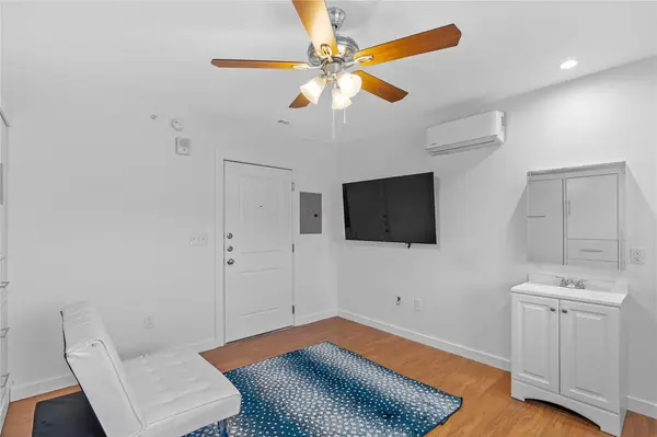 306 E 30 th ST #109, Austin, TX 78705